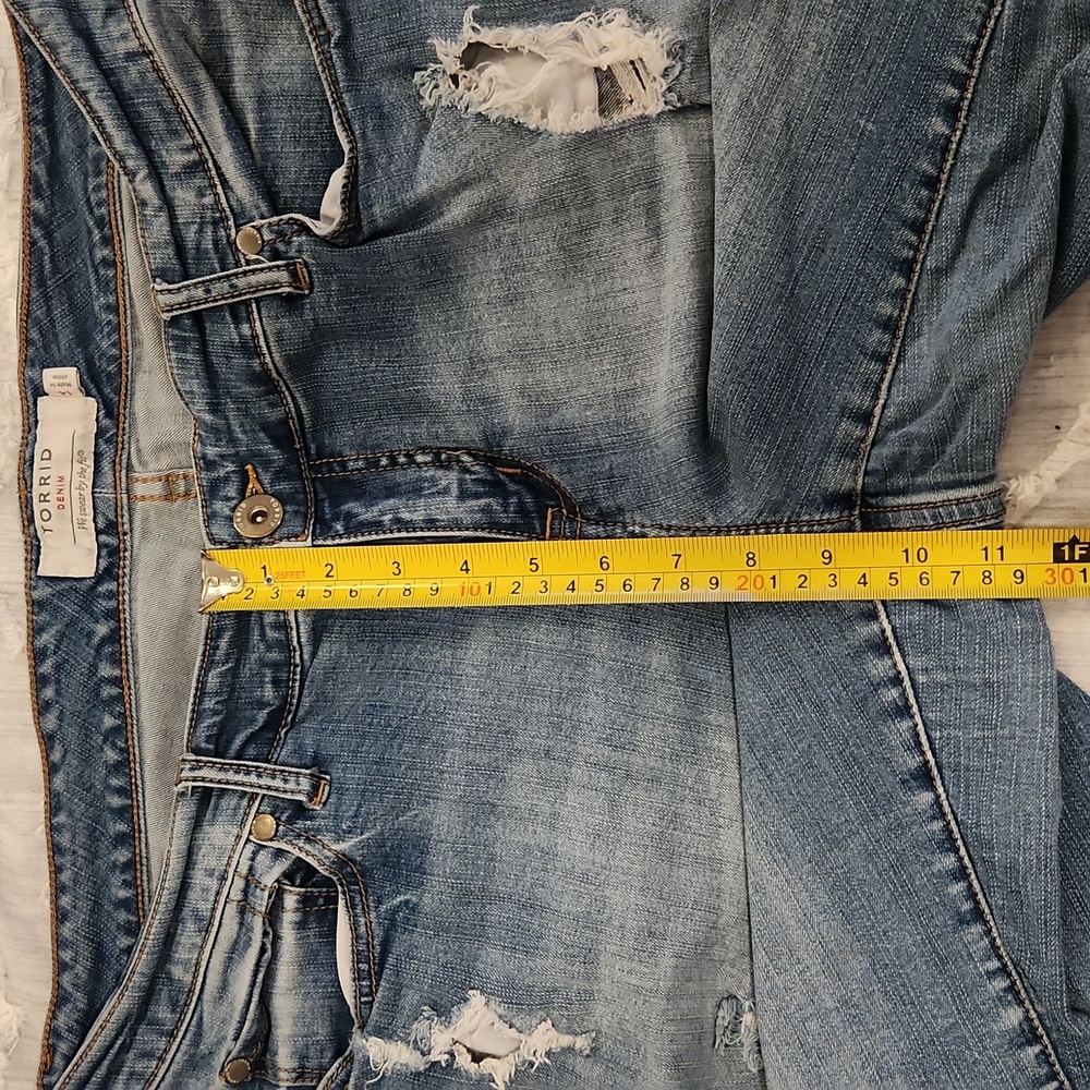Medium wash, distressed Torrid jean shorts size 14! - Picture 8 of 11